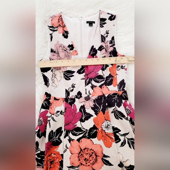 Ann Taylor Sleeveless  V-neck Floral A-line  Dress Size 0 Prom Formal Bridal - Picture 3 of 5